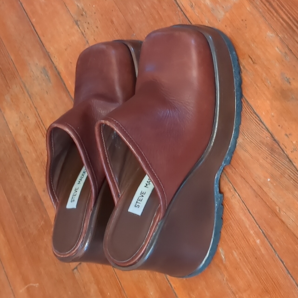 Vintage "modern" square toe Steve Madden mules